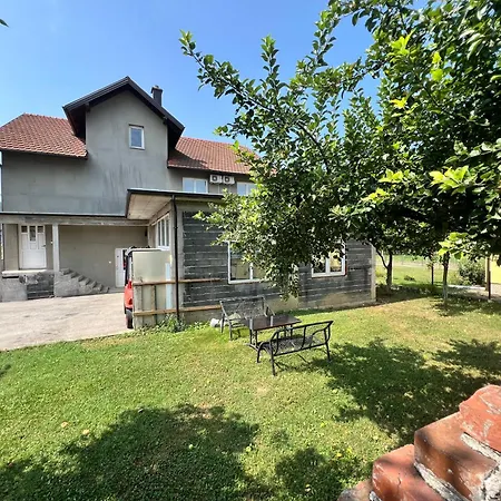 Apartament Sweet With Garden